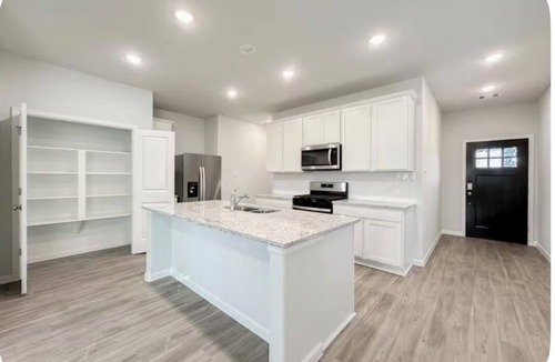 Magnolia House | Spacious 4-bedroom house in tranquil/Woodlands & Magnolia Area with AC