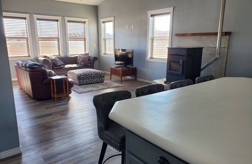 Council House | Spacious 4-bedroom house in charming Council with WiFi, AC, 80% ADA compliant.