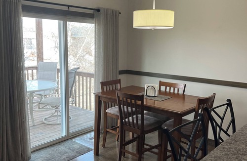 Lincoln House | Spacious 4-bedroom house with AC, WiFi in NW Lincoln