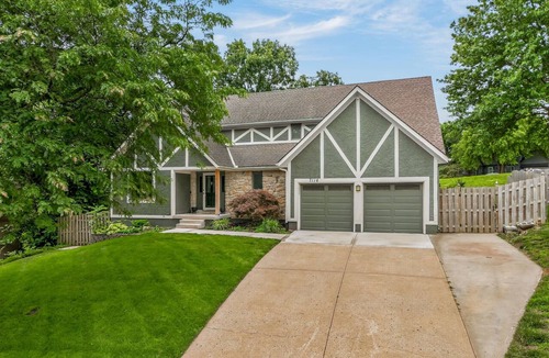 Shawnee House | Spacious 4-bedroom house in lovely Shawnee Sleeps 10