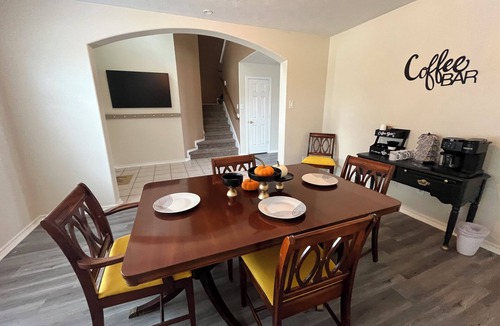 Tomball House | Spacious 4-bedroom house in charming Tomball with lots of space, and fast WiFi
