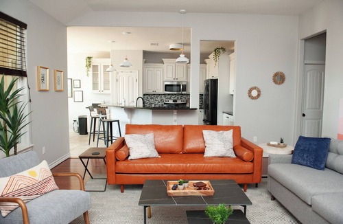 Marfa House | Spacious 4-bedroom house with WiFi and AC in charming Alpine