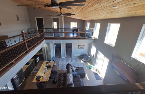 Hot Springs House | Spacious 4-bedroom 2.5 Bath, Barndaminium at Angostura lake Near Hot Springs SD
