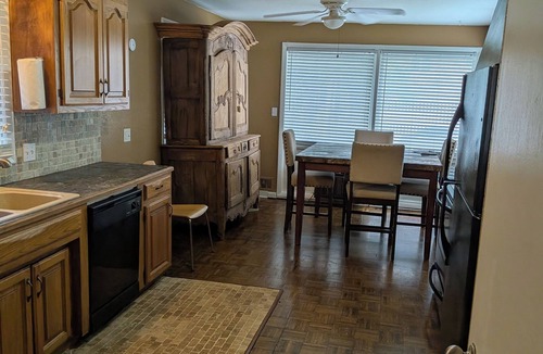 West Plaza Apartment | Spacious 4-bedroom corporate apartment in beautiful Kansas City with AC