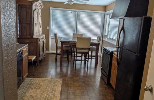 West Plaza Apartment | Spacious 4-bedroom corporate apartment in beautiful Kansas City with AC