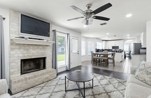 Saxony House | Spacious 4-Bedroom Gem in Pflugerville 24 min to downtown Austin