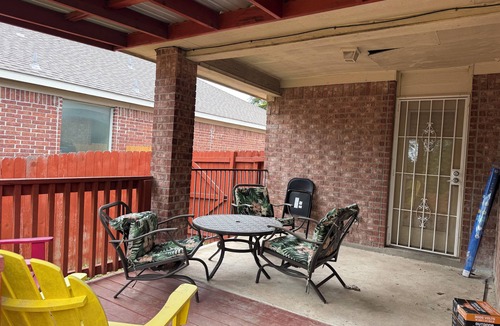 Heritage House | Spacious 4 bedroom house in awesome San Antonio with AC GAMEROOM POOL TABLE