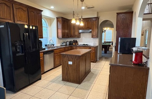 Little Elm House | Spacious 4200 sqft | 6 bdrms 4 bath | Gym |Pets OK