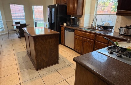 Little Elm House | Spacious 4200 sqft | 6 bdrms 4 bath | Gym |Pets OK
