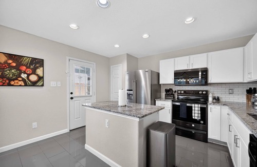 Grand Prairie House | Spacious 4BR Fam Home Near AT&T, Big Patio, Arcade, BBQ, 2 King Beds