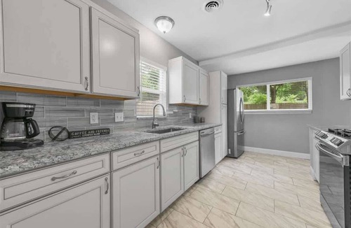 Fort Worth House | Spacious 4BR House in Fort Worth - Central Location