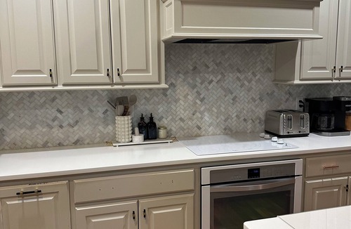 Bucyrus House | Spacious 5-bedroom house in brilliant Overland Park with AC. Ideal for Major International Sporting Event Cup