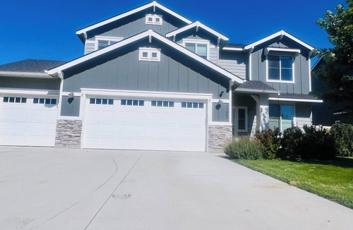 Caldwell House | Spacious 5-bedroom house in charming Caldwell with lots of fun activities