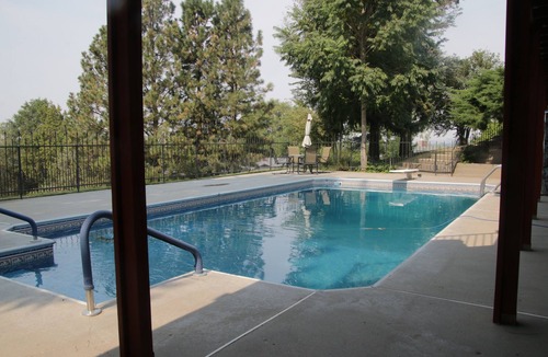 Payette House | Spacious 5-bedroom house in lovely Payette with WiFi, AC, fitness room, pool.
