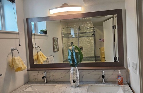 Seattle Metro Area House | Spacious 5-bedroom house in Seattle with Air Conditioning, Wi-Fi, View & Laundry