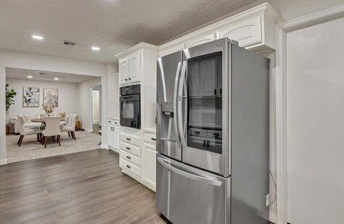 Norman House | Spacious 5-bedroom house in Norman Norman Luxe Retreat. Pool & Hot Tub sleeps 14