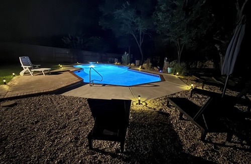 Ennis House | Spacious 5-bedroom Lakeside Retreat w/Pool in Ennis, TX -Sleeps 14