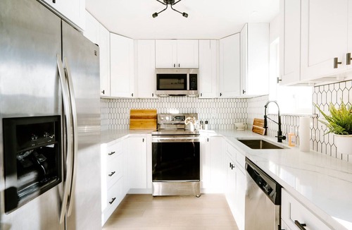 Berkley House | Spacious 5-Bedroom Retreat - Hot Tub - Games