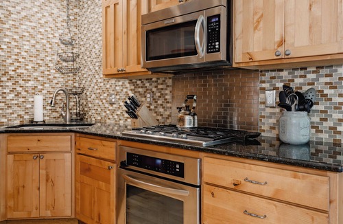 Hanna Farm Neighbors House | Spacious 5-bedroom, 3 Bath house in historic Old Town Fort Collins!