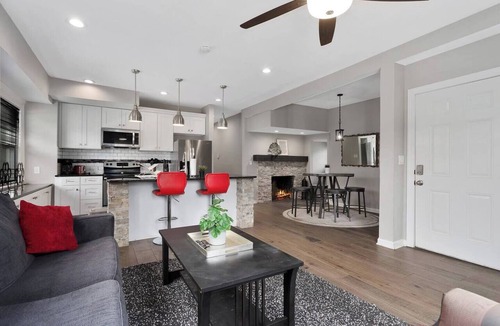Kansas City Apartment | Spacious 5 Bedroom Duplex In Kansas City! 65/66