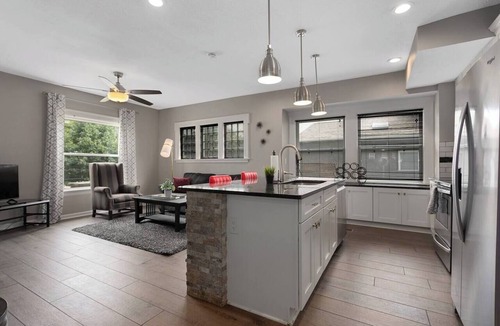 Kansas City Apartment | Spacious 5 Bedroom Duplex In Kansas City! 65/66