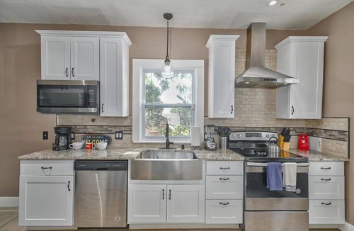 Northeast Kansas City House | Spacious 5-bedroom house in lovely Kansas City