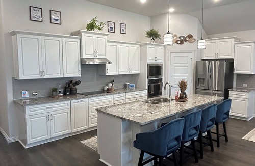 Justin House | Spacious 5 BR 3 BA house in lovely Justin with WiFi, AC, Garage, Tesla Charger