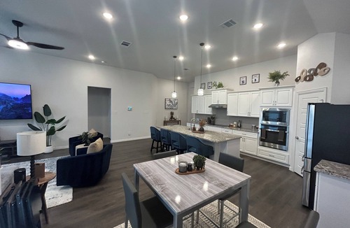 Justin House | Spacious 5 BR 3 BA house in lovely Justin with WiFi, AC, Garage, Tesla Charger