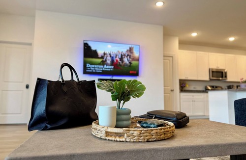 Seagoville House | Spacious 5 BR Modern Home in Peaceful Neighborhood just outside downtown Dallas.