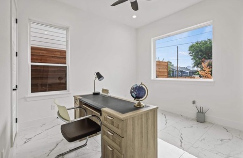West Dallas House | Spacious 5Br 6bd house with Rooftop view of Downtown Dallas