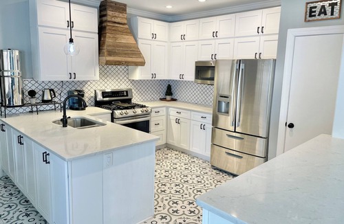 Country House | Spacious 5BR Family Home w/Pool EXCELLENT LOCATION 5- Star experience!