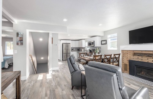 Spokane House | Spacious 5BR Home Mins to Downtown