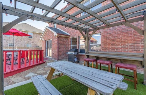 Grand Prairie House | Spacious 5BR Home Pool Game Room & Grill