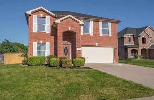 Grand Prairie House | Spacious 5BR Home Pool Game Room & Grill