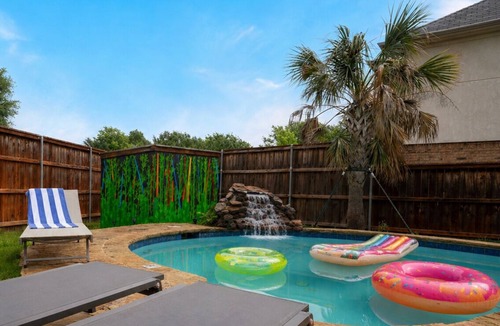 Grand Prairie House | Spacious 5BR w/Pool, Hot Tub, Arcade & Theater Near AT&T Stadium