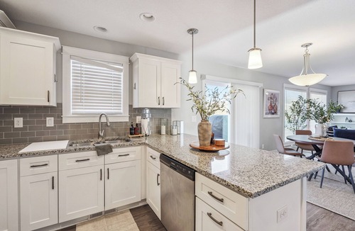 Pleasant Hill House | Spacious 6-bedroom house in adorable Pleasant Hill with AC