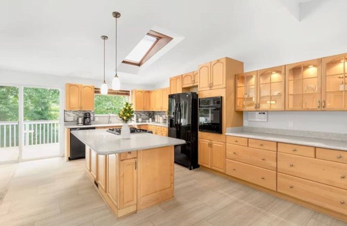 Tukwila House | Spacious 6BR/4BA | Close to Airport @South Seattle