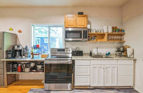 SeaTac House | Spacious 6BR Near Airport & Angle Lake | ADA-Friendly, Pet-Friendly Stay