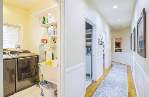 SeaTac House | Spacious 6BR Near Airport & Angle Lake | ADA-Friendly, Pet-Friendly Stay