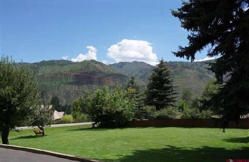 Trimble House | Spacious 7BR House with Hot Tub, Pool Table, Yard
