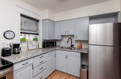 Des Moines House | Spacious 9BR Home~Ideal for Groups~Near Downtown