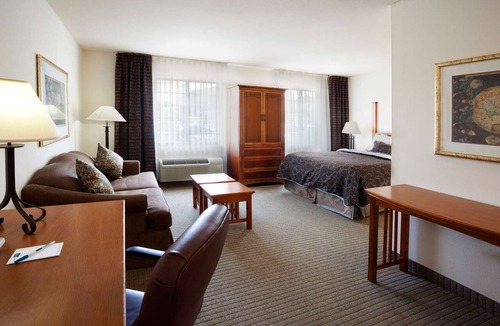 Vance Jackson Hotel | Spacious Accommodation Near San Antonio International Airport | Free Breakfast
