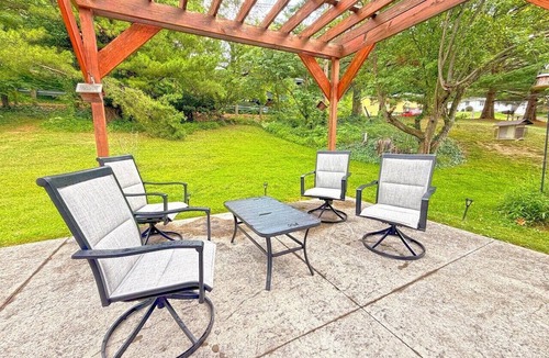 Coshocton House | Spacious and Close to Local Favorites