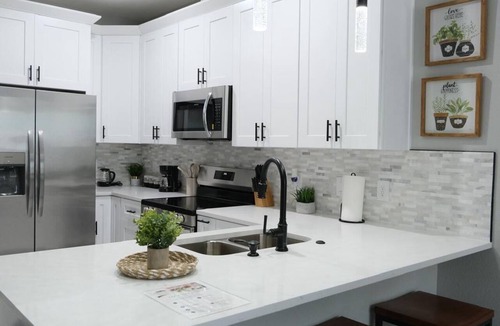 Northeast Houston House | Spacious and Modern 3 BR Duplex in Houston/Free Parking/Near Downtown & IAH