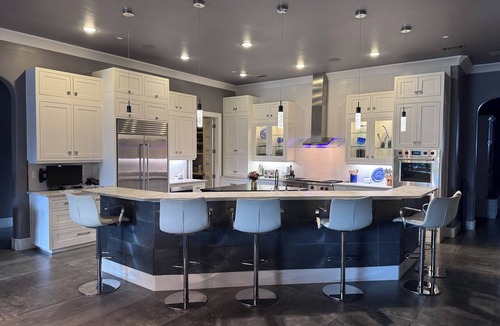 Colleyville House | Spacious and modern 5 bedroom, 5 1/2 bath home with a pool and media room.