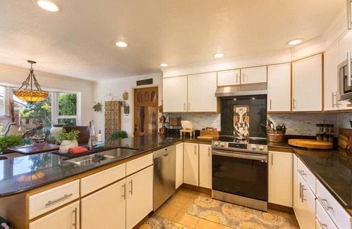 Sequim Apartment | Spacious Apartment in Central Area, A/C, Sleeps 4
