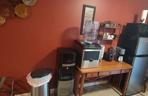 Omaha House | Spacious Basement with Private Walkout Entrance! Massage Chair, Desktop PC.