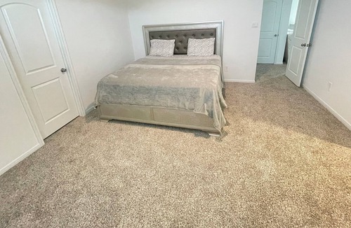 Hockley House | Spacious bedroom with private bathroom and walk in closet inside a quiet house.