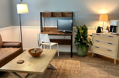 Windwood House | Spacious, Cozy, & Central Cstat Stay | Sleeps 13