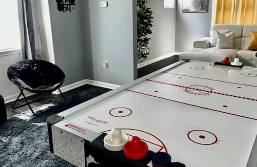 Northeast Kansas City House | Spacious cozy home w/ GameRoom!